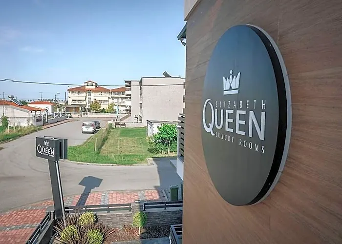Elizabeth Queen Luxuxy Rooms