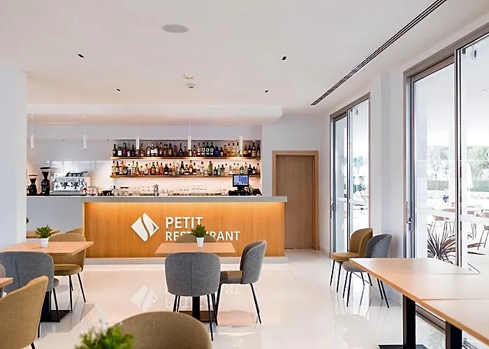 Petit Sagitario (Adults Only)