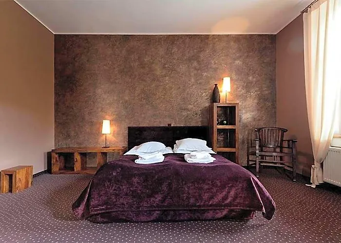A' Propos Hotel, Restauracja, Club