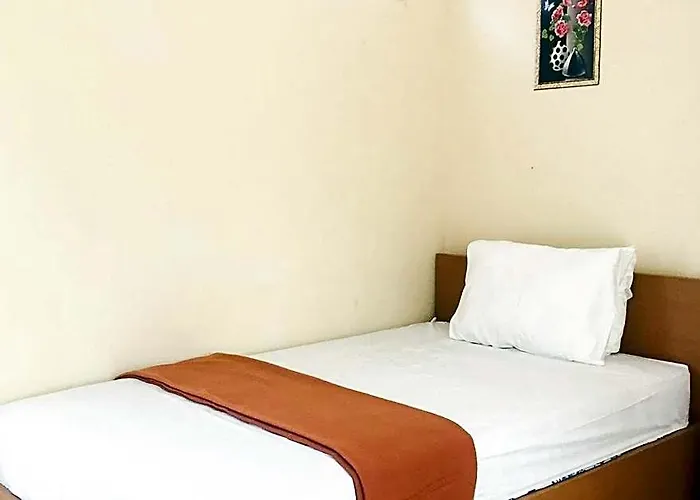 Muzdalifa Syariah Near Alun Alun Gresik Mitra Reddoorz