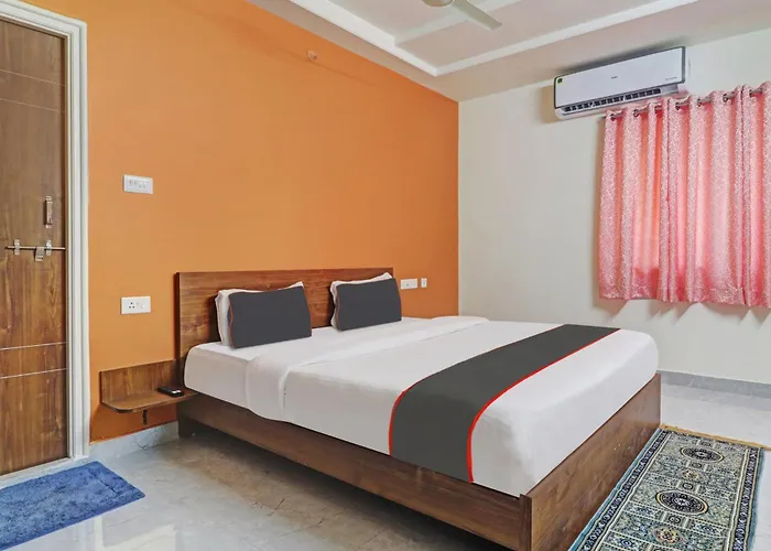 Collection O Golden Hitech Hotel