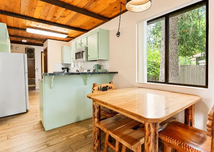 Bear Cave - Hot Tub, Fireplace, Deck, Barbecue, Close To Slopes