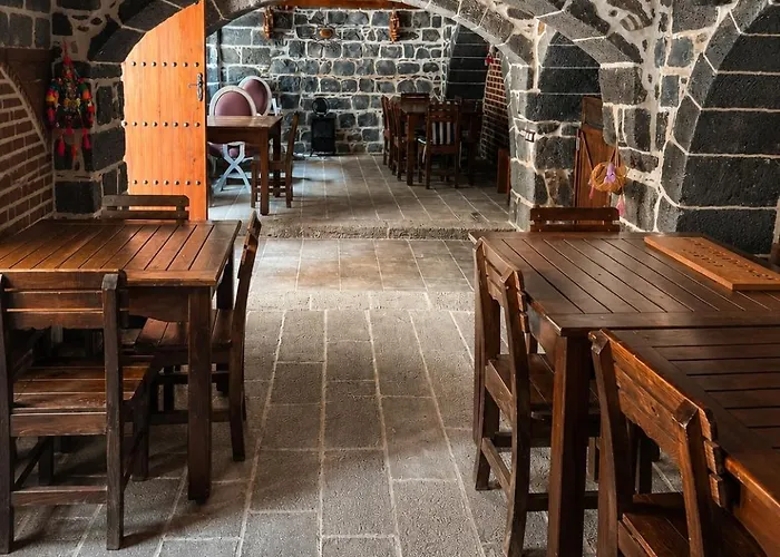 Tas Avlu Konaklama Tesisi