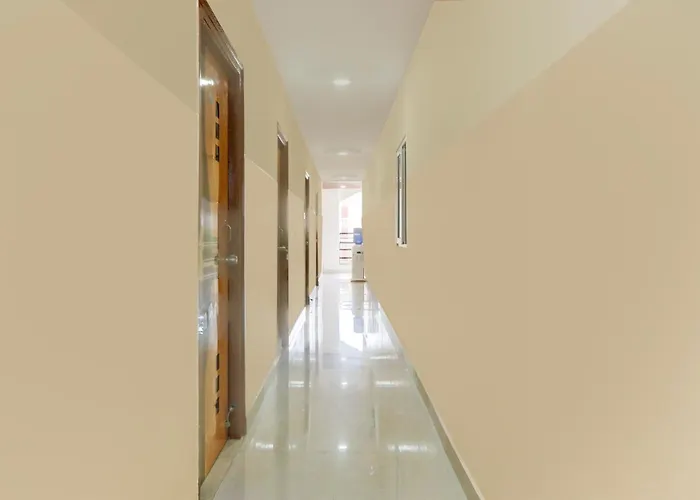 Super Collection O Sri Balaji Luxury Rooms
