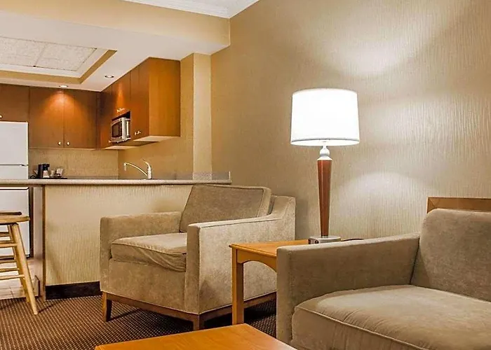 Clarion Hotel & Suites Riverfront