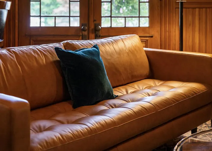 Rockwell Falls Inn And Wine Bar