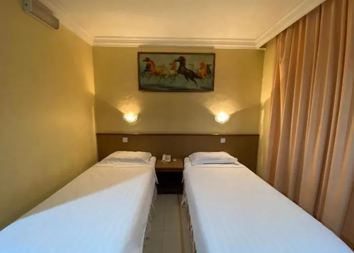 Oyo 89958 Hotel Umimas