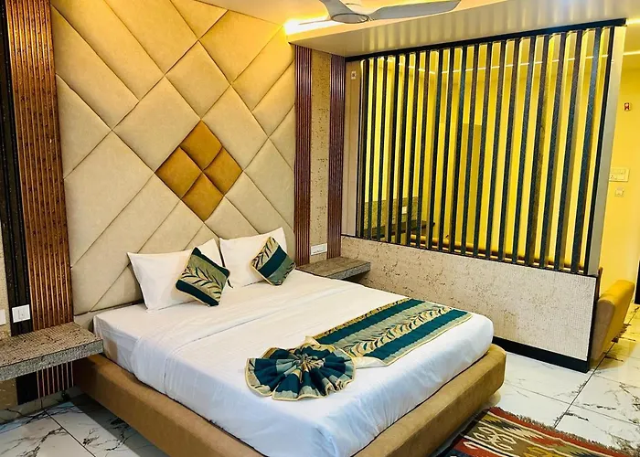 The Hotel Emerald