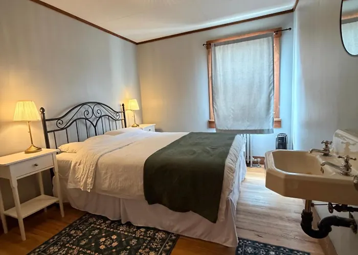 Twin Cities Hotel