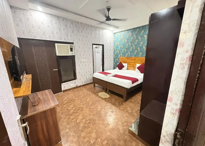 Hotel Golden Stay 2 Mints Walking From Rajendra Nagar Metro Station