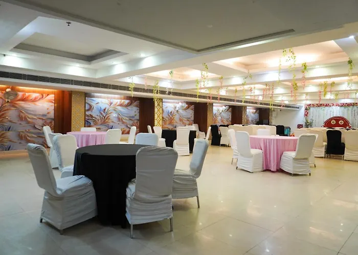 Goyal Hotelirs - Hotel Samovar Stay, Agra