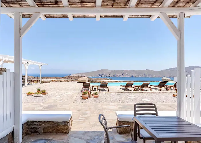 Yakinthos Suites