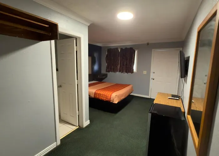 Ada Inn & Suites