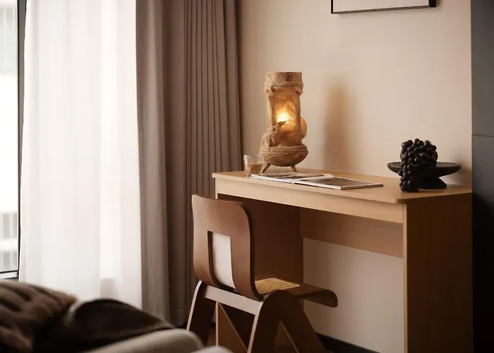 Mountain And Awakening Moon Mont Luna Designer Homestay Shangri La Dokham City Ancient Town Hotel,Provide High Speed Rail Station Pick Up Service