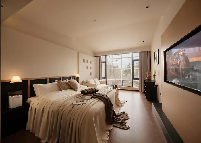 Mountain And Awakening Moon Mont Luna Designer Homestay Shangri La Dokham City Ancient Town Hotel,Provide High Speed Rail Station Pick Up Service