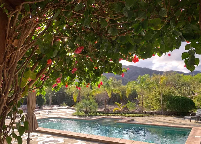 El Pedregal - Hotel En La Naturaleza