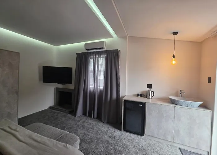 Terra Nova Suites And Spa Bnb