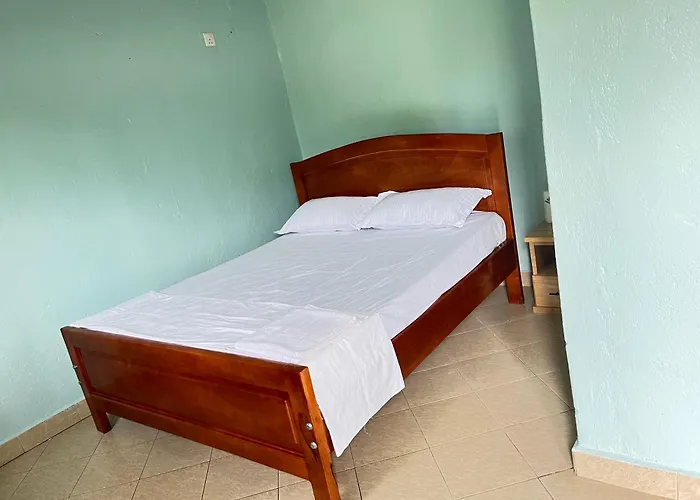 Rwakingi Courts Inn And Lounge