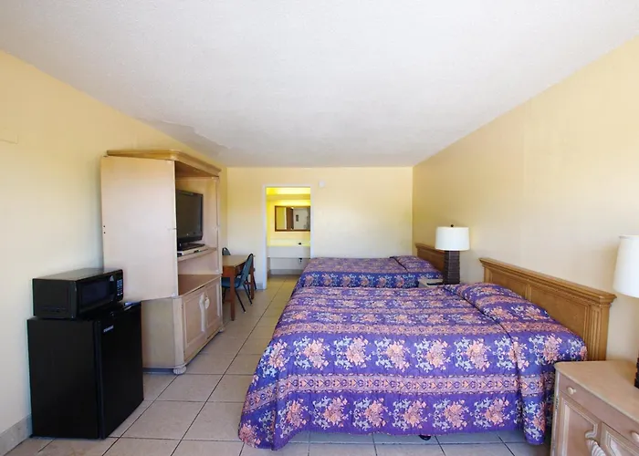 Paramount Lakeside Inn & Suites