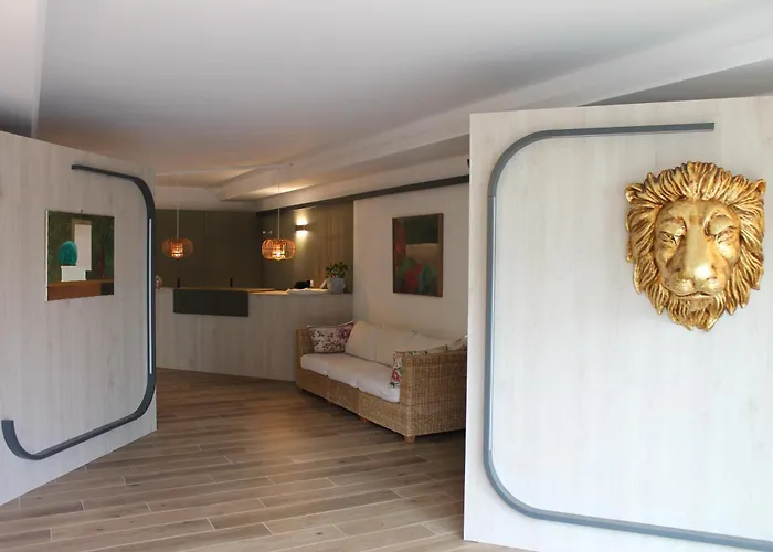 LEON D'ORO - Art Hotel