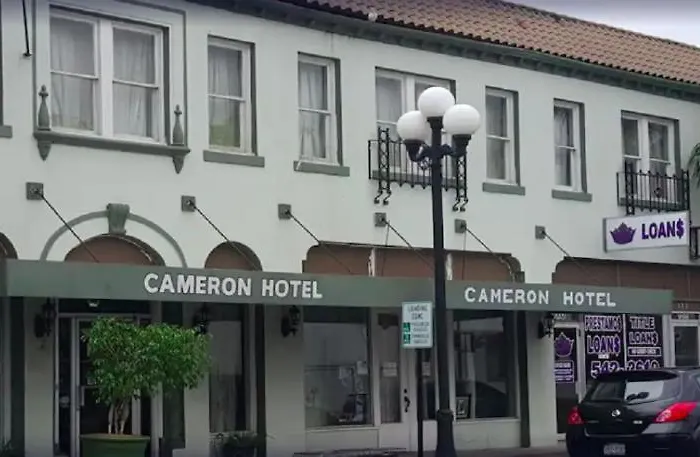 Oyo Historic Cameron Hotel Brownsville I-69E