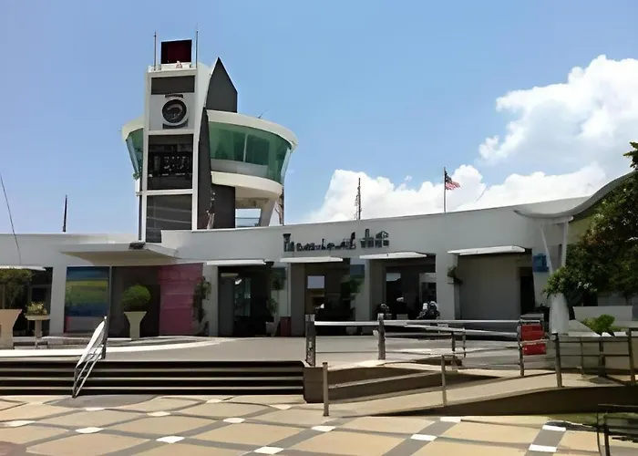 Gm Holiday Hotel