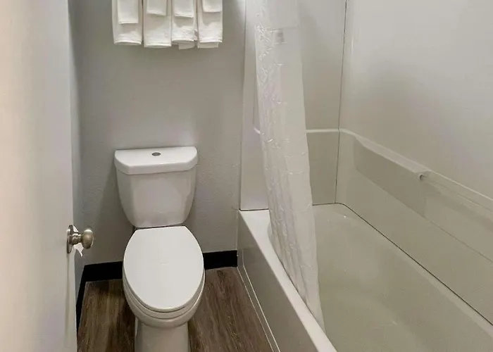 Quality Inn & Suites Columbus West