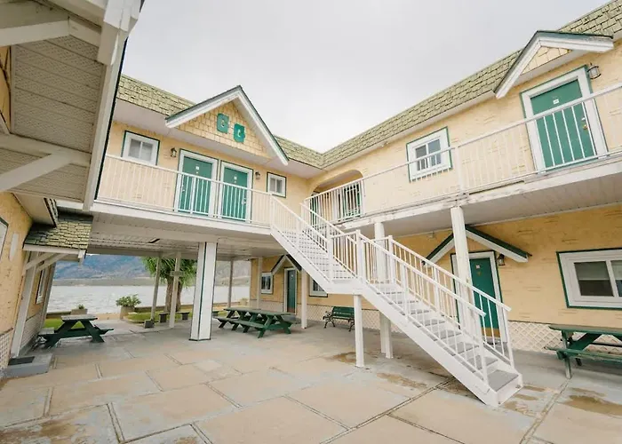 Suite 16 Green Gables Resort Lake View Retreat