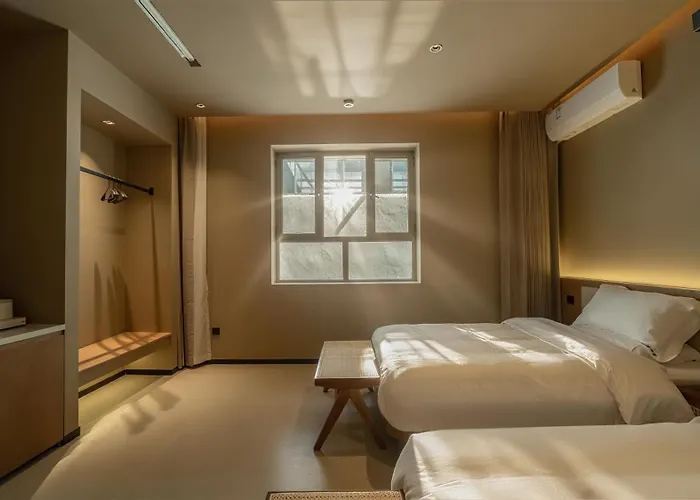 Qinxiang Pavilion Hotel