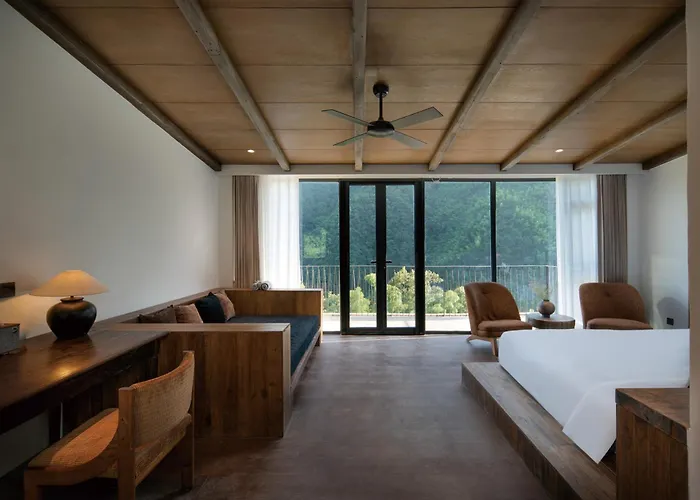Quzhou Rixi Mountain Middle Homestay