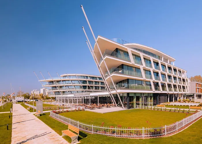 Birges Hotel Lifestyle And View