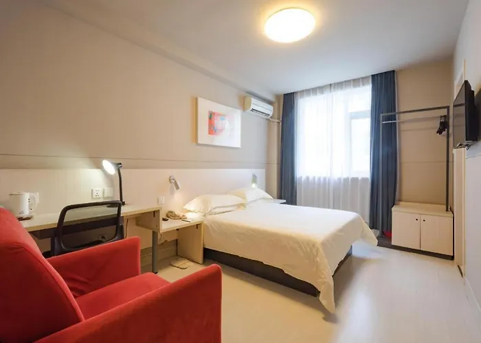 Jinjiang Inn Beihai Beibuwan Square Branch