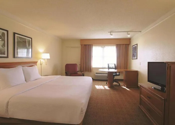 La Quinta Inn & Suites By Wyndham Coral Springs Univ Dr