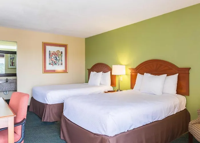 Econo Lodge White Pine Morristown I-81 & I-40 Split