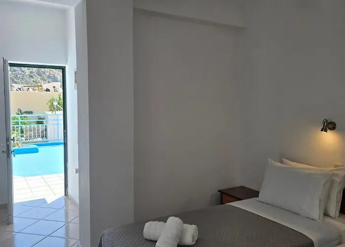 Gabi Rooms In Sougia
