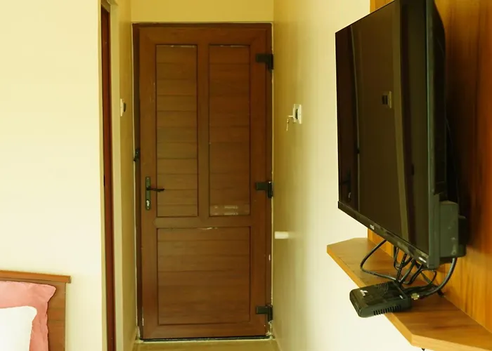 Vasu Inn - Rooms In Valparai