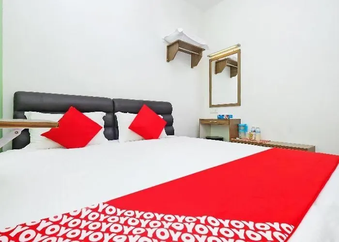 Oyo 850 Gold Star Hotel