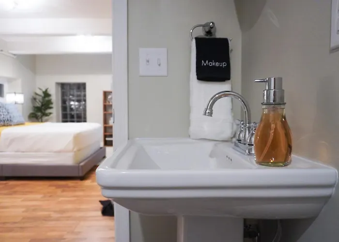 Industrial Loft, Walk To Campus