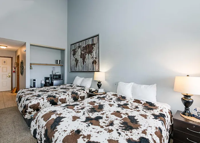 645 Silvercreek Inn Room