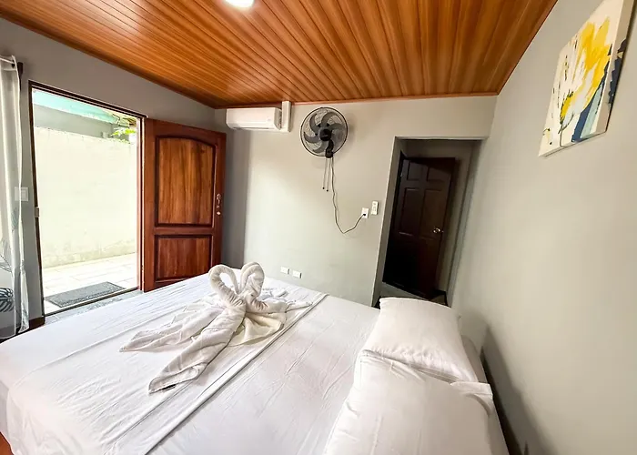 Cabinas Jacana Tortuguero
