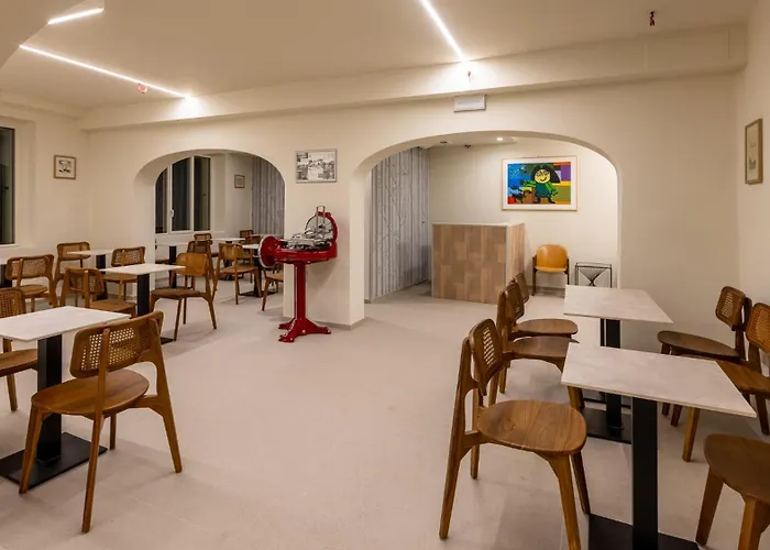Hotel De La Ville - Self Check-In