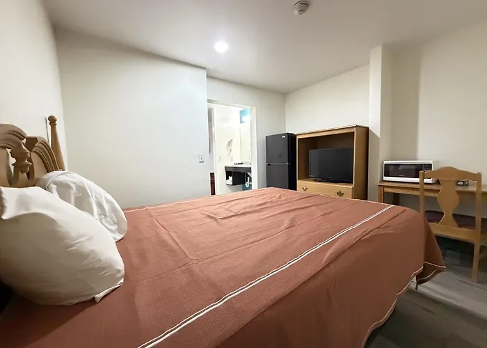 Economy Inn & Suites