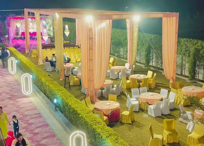 Vani Hotel Golden Petals