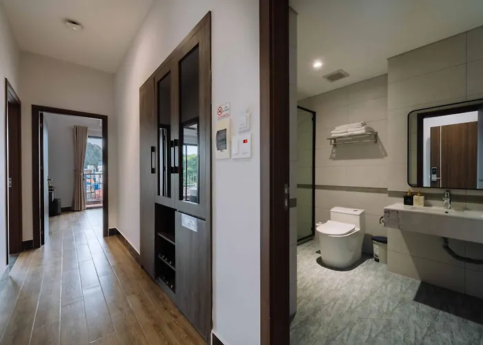 Việt Hoa Cát Bà Hotel