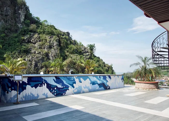 Việt Hoa Cát Bà Hotel