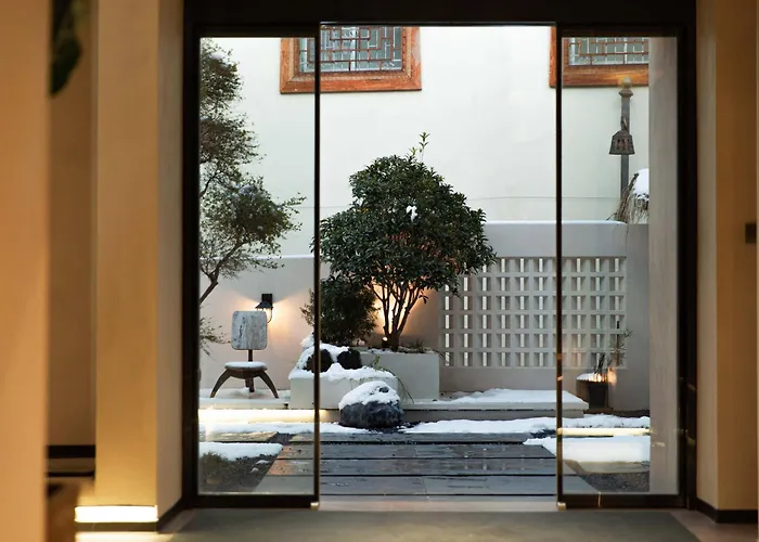 Shangri-La Designer Homestay Without Summer
