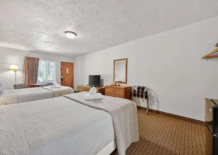 Eagle Motel Suite 121