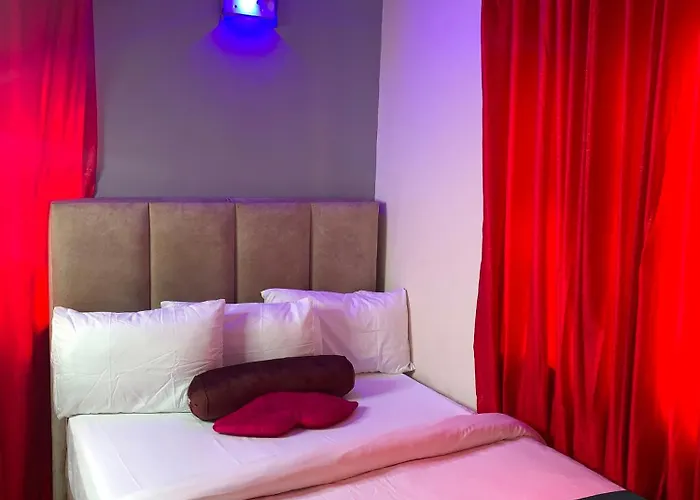 Diamond Groove Hotel & Suites