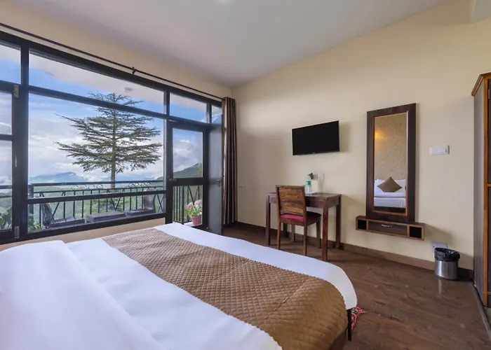 The Ayura Palace L Family Events I Multi Cuisine Restaurant L Sky Bonfire L Lift L Power Backup L Free Parking L Kufri By Exotic Stays