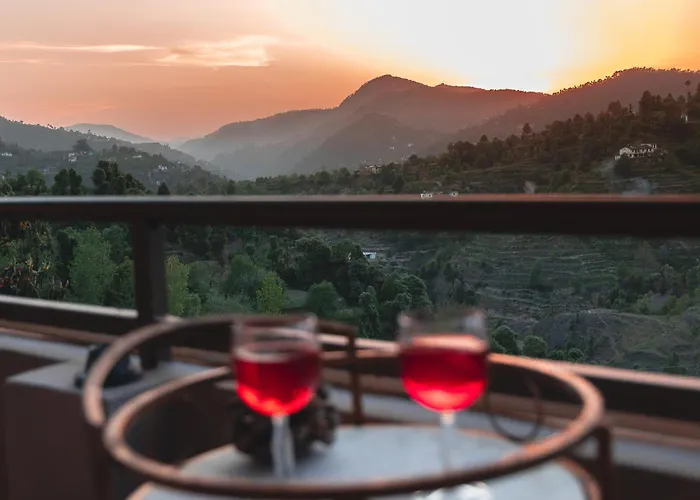 Thhpsociety - Exstacy Stays & Cafe - Your Romantic & Cozy Getaway - Mountain View , Hot Tub , Parking - Mukteshwar